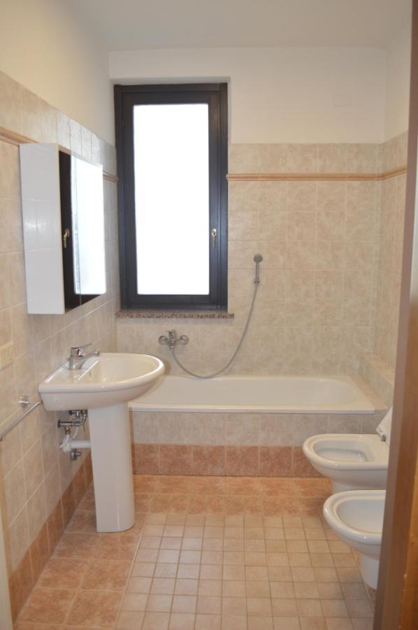 V12 Apartments - Trecate Kültér fotó