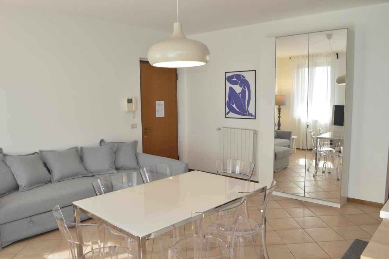 V12 Apartments - Trecate Kültér fotó
